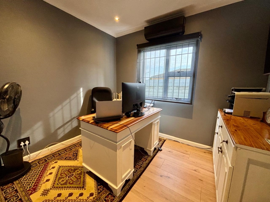 To Let 3 Bedroom Property for Rent in Windsor Park Estate Western Cape